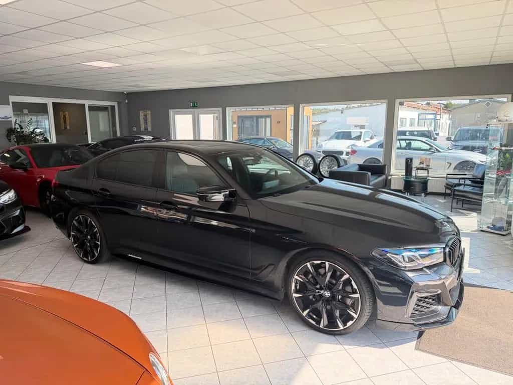 BMW 5 Series 540i xDrive M.pak M-Perf  Lci Lacer Look 07/2017-photo-5