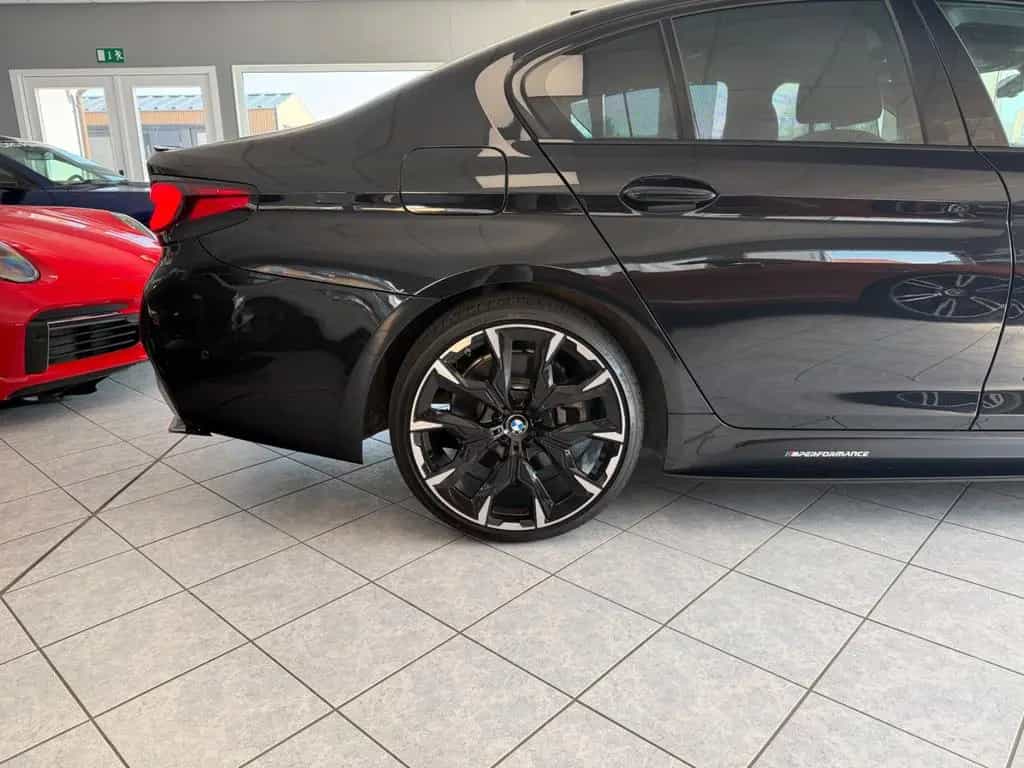 BMW 5 Series 540i xDrive M.pak M-Perf  Lci Lacer Look 07/2017-photo-7