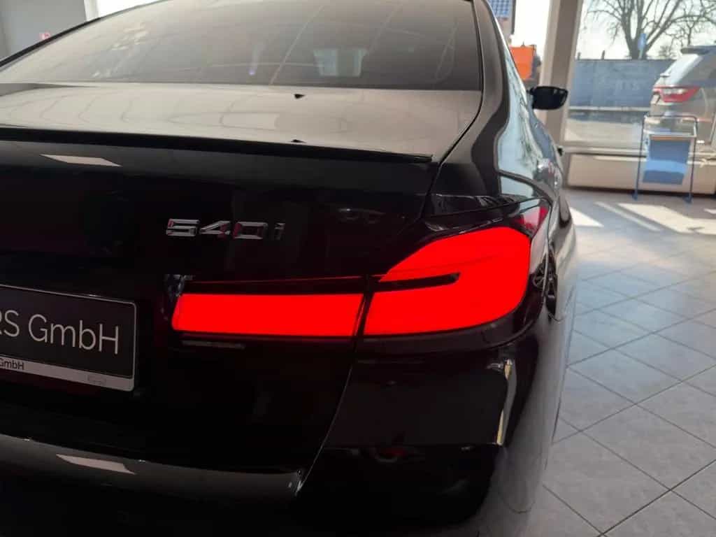BMW 5 Series 540i xDrive M.pak M-Perf  Lci Lacer Look 07/2017-photo-9