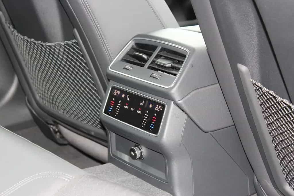 Audi A6 Avant 40 TDI ACC ASG AHK Blackstyle Memory 08/2021-photo-13