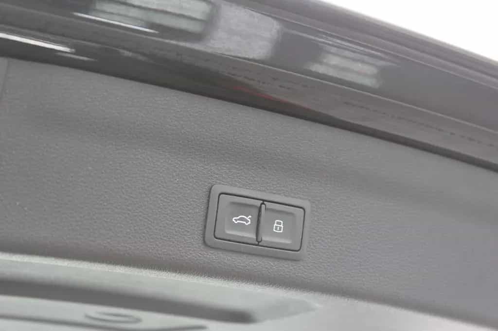 Audi A6 Avant 40 TDI ACC ASG AHK Blackstyle Memory 08/2021-photo-25