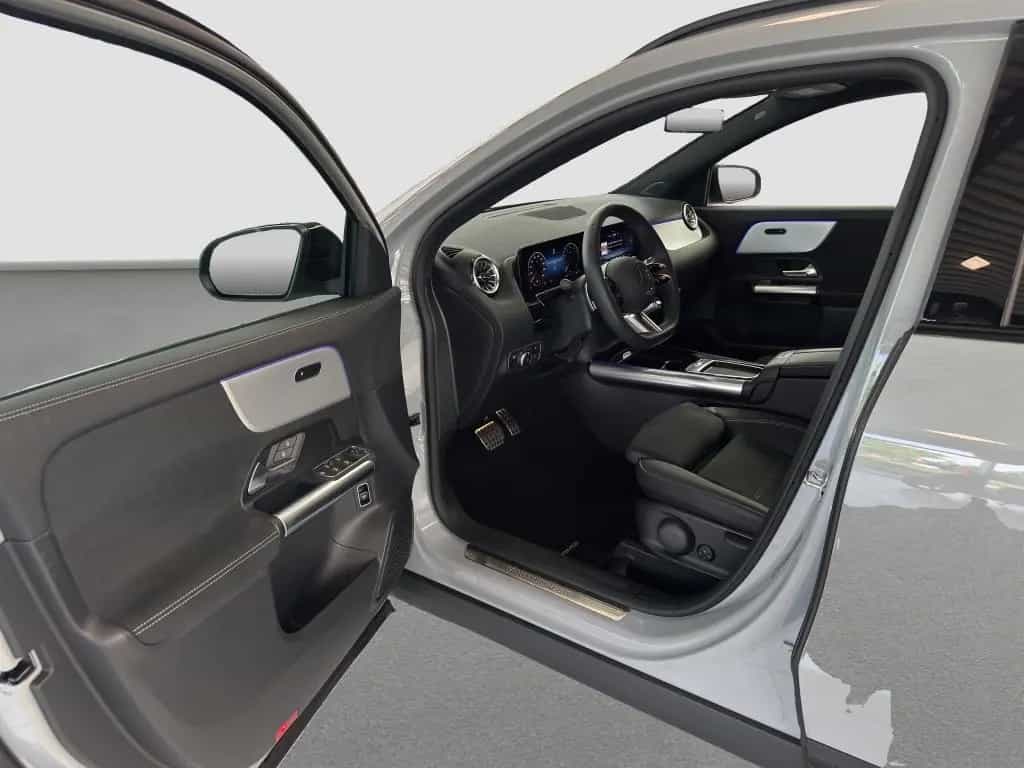 Mercedes-Benz GLA 200 AMG Line*NightPaket*MULTIBEAM LED*Kamera 08/2025-photo-12