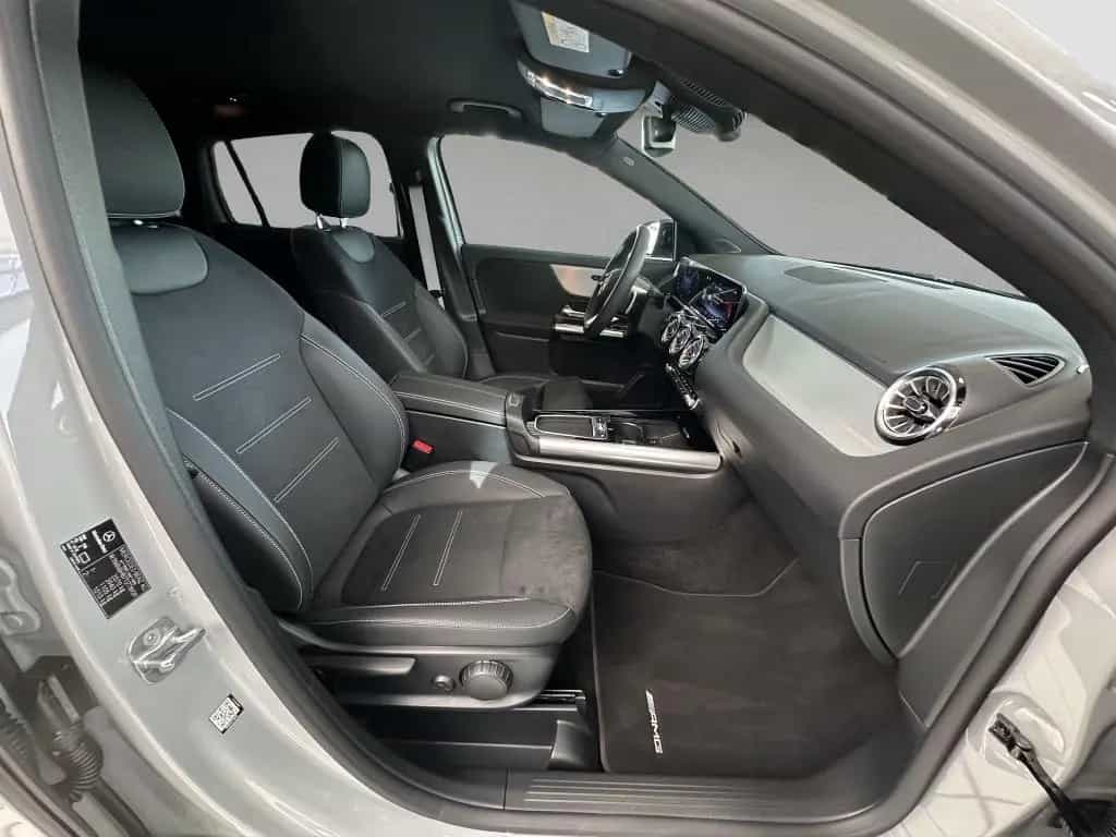 Mercedes-Benz GLA 200 AMG Line*NightPaket*MULTIBEAM LED*Kamera 08/2025-photo-21