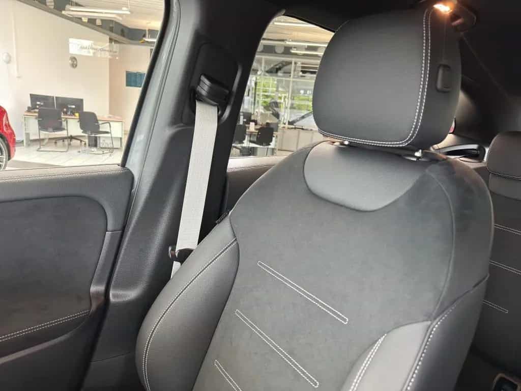 Mercedes-Benz GLA 200 AMG Line*NightPaket*MULTIBEAM LED*Kamera 08/2025-photo-27