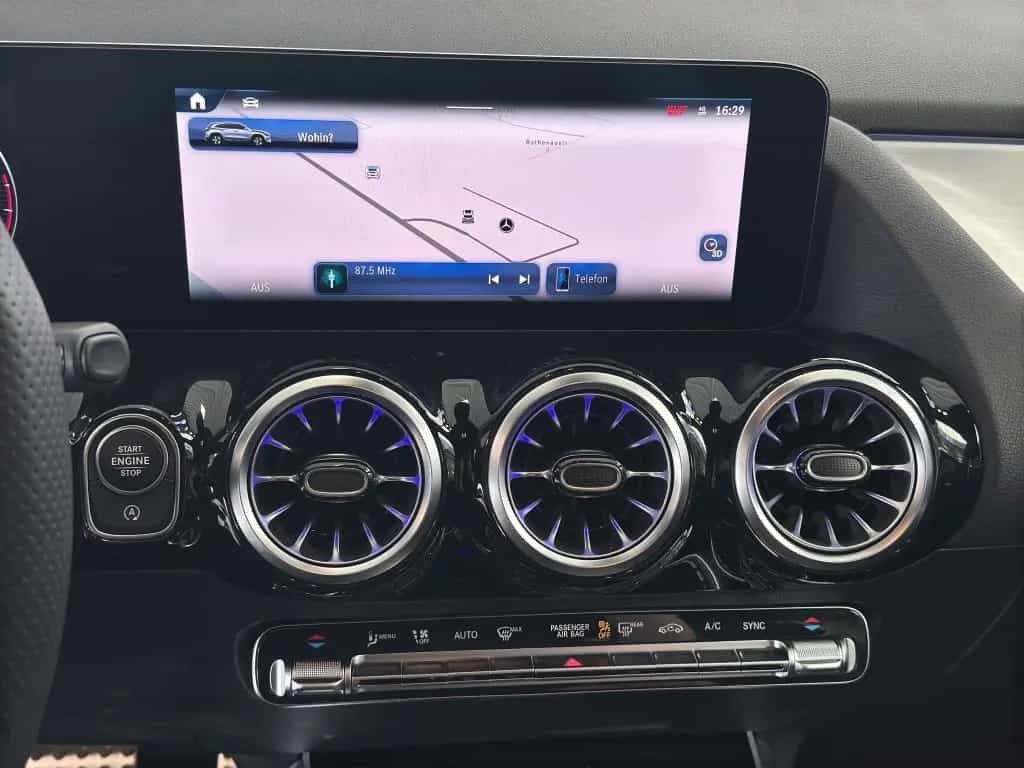 Mercedes-Benz GLA 200 AMG Line*NightPaket*MULTIBEAM LED*Kamera 08/2025-photo-8