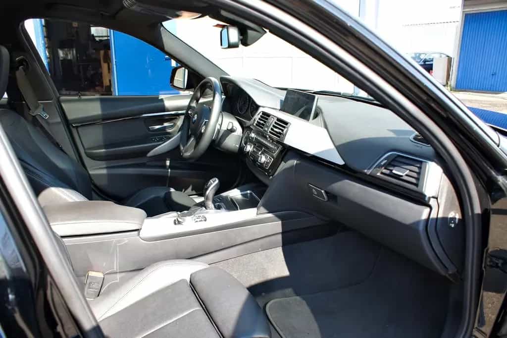 BMW 320 Limousine 320 d M Sport LEDER/NAVI/SD/HUD 02/2018-photo-12