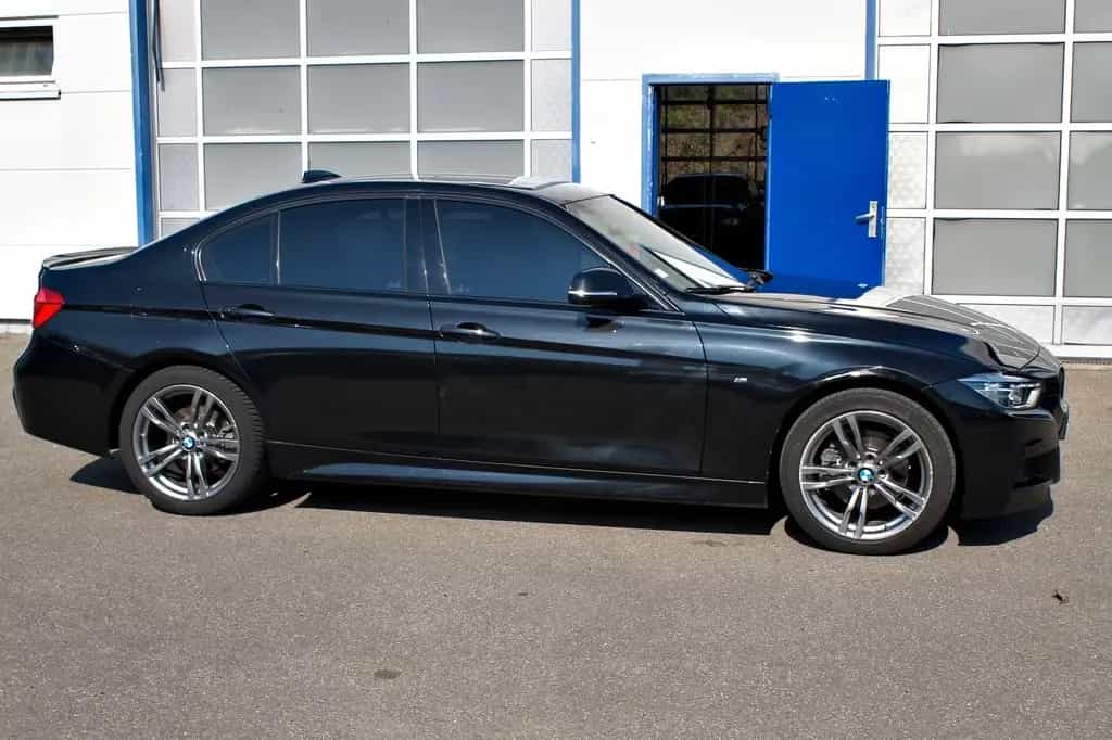 BMW 320 Limousine 320 d M Sport LEDER/NAVI/SD/HUD 02/2018-photo-3