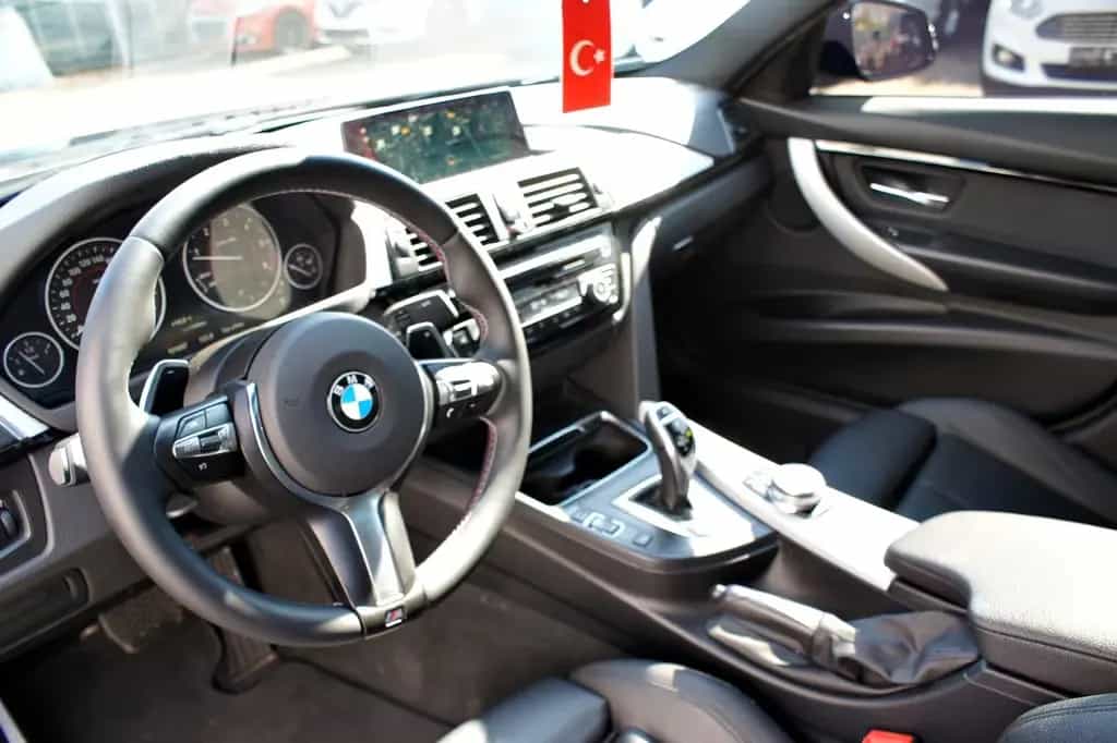 BMW 320 Limousine 320 d M Sport LEDER/NAVI/SD/HUD 02/2018-photo-9