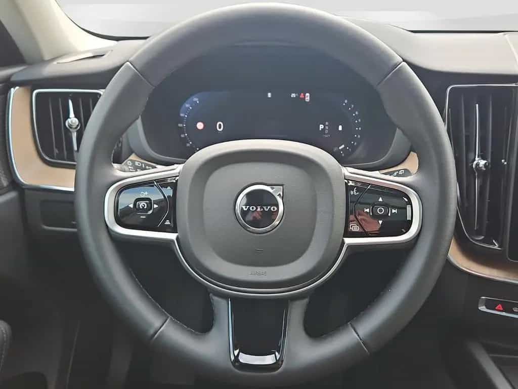 Volvo XC60 B5 AWD Plus Dark Pano/360°/HUD/FACELIFT! 07/2025-photo-10