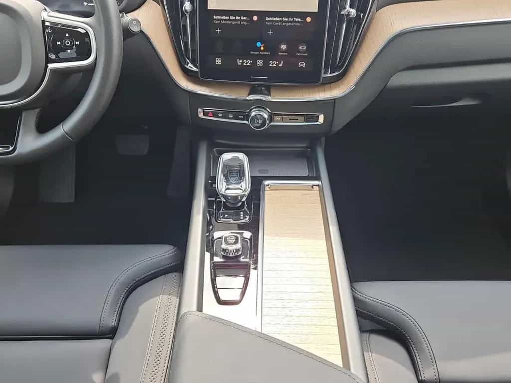 Volvo XC60 B5 AWD Plus Dark Pano/360°/HUD/FACELIFT! 07/2025-photo-12
