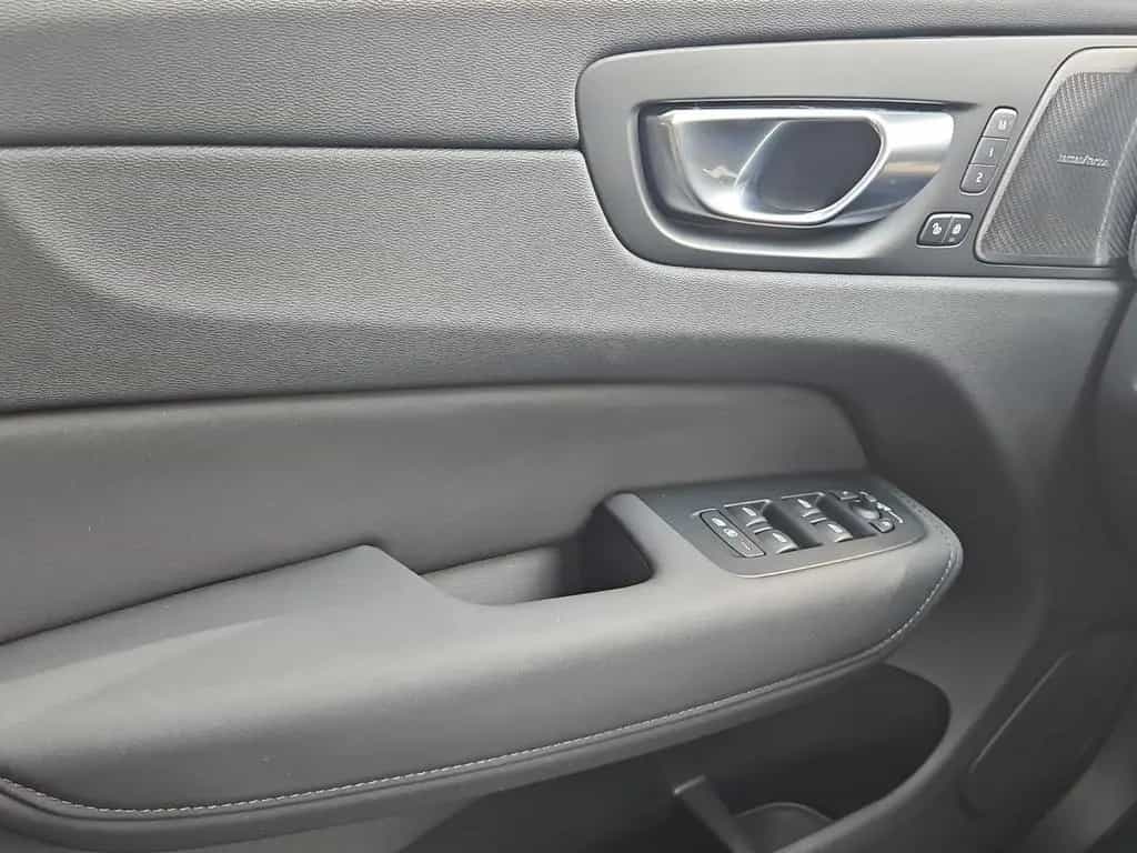 Volvo XC60 B5 AWD Plus Dark Pano/360°/HUD/FACELIFT! 07/2025-photo-14