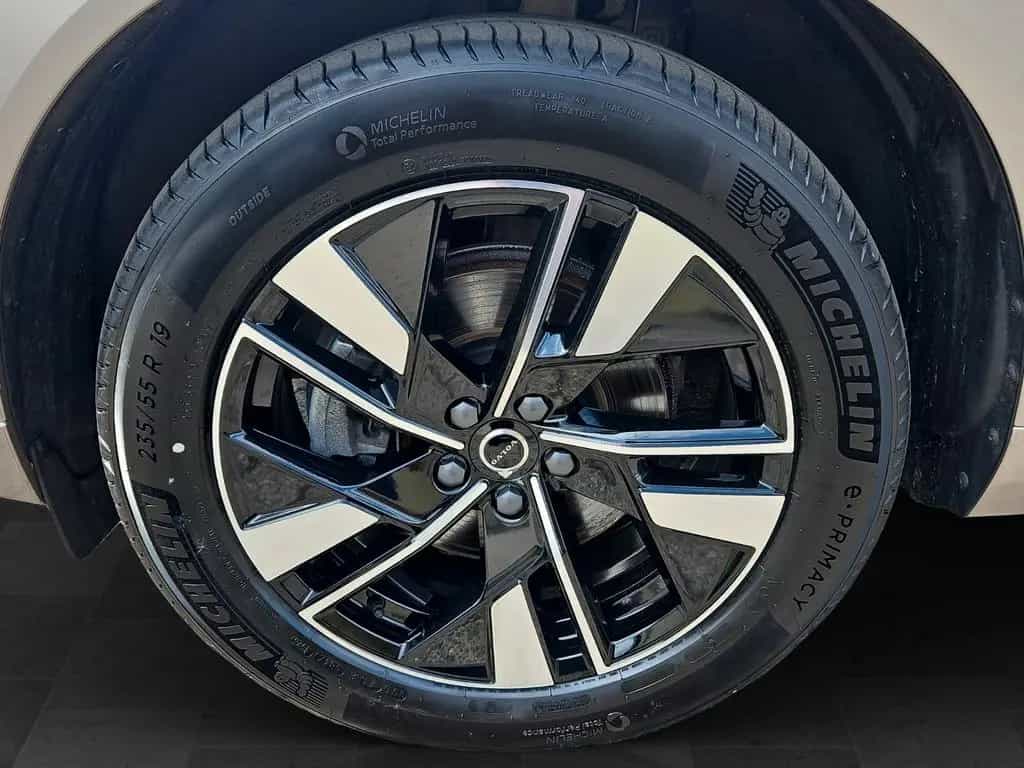 Volvo XC60 B5 AWD Plus Dark Pano/360°/HUD/FACELIFT! 07/2025-photo-15
