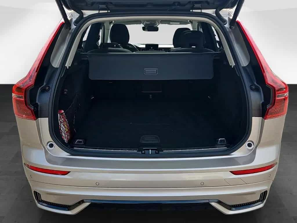 Volvo XC60 B5 AWD Plus Dark Pano/360°/HUD/FACELIFT! 07/2025-photo-16