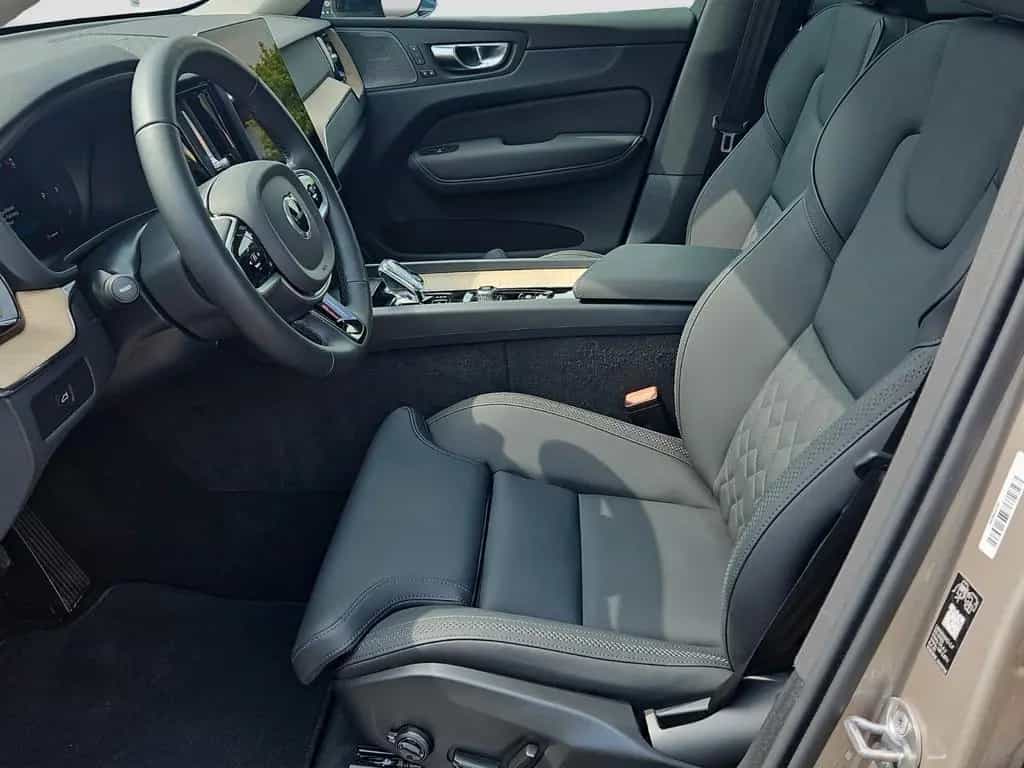 Volvo XC60 B5 AWD Plus Dark Pano/360°/HUD/FACELIFT! 07/2025-photo-7