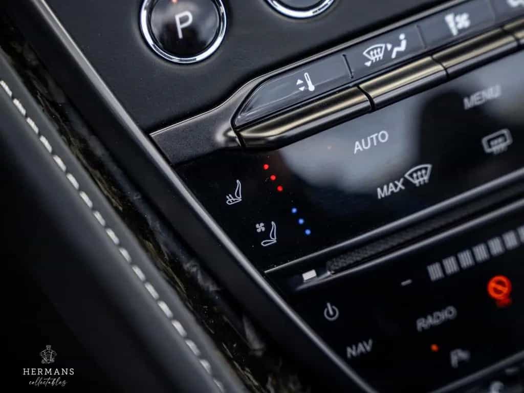 Aston Martin DBS Volante 5.2 V12 Superleggera / B&O 3D / Carb 06/2022-photo-25