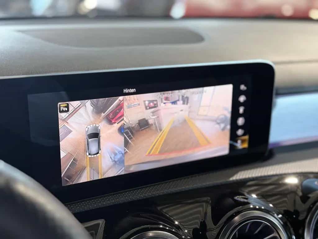 Mercedes-Benz A 35 AMG 4Matic*SCHALE*360°*HUD*BURMESTER*DISTR. 11/2018-photo-24