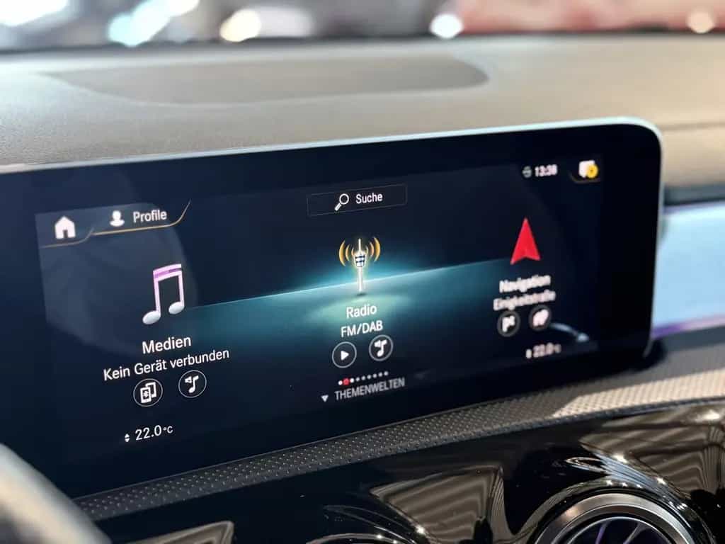 Mercedes-Benz A 35 AMG 4Matic*SCHALE*360°*HUD*BURMESTER*DISTR. 11/2018-photo-25