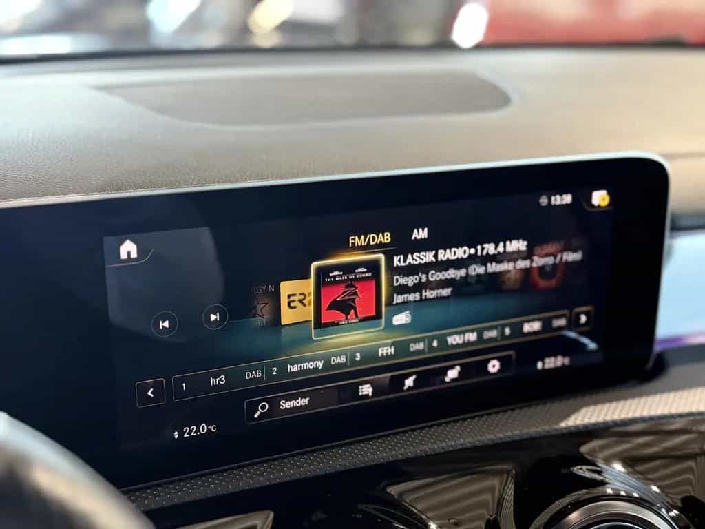 Mercedes-Benz A 35 AMG 4Matic*SCHALE*360°*HUD*BURMESTER*DISTR. 11/2018-photo-27