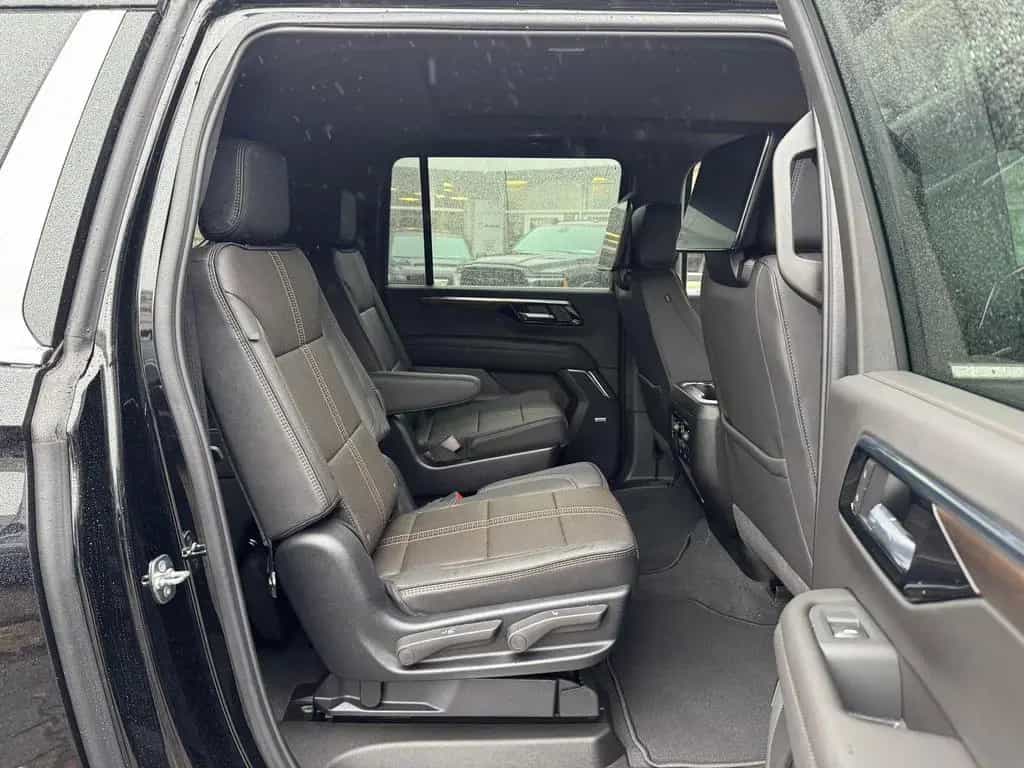 Chevrolet Suburban 6.2 V8 High Country 2026 + 4 Jahre Gara 03/2026-photo-21