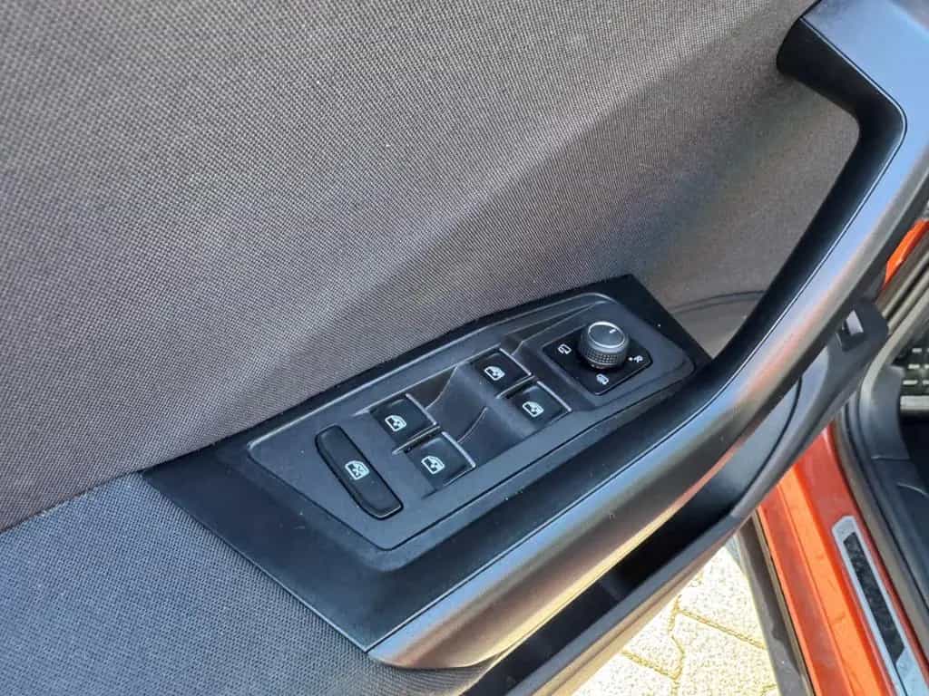 Volkswagen T-Roc United R line Sportpaket Navi LED Dyn. Kur 10/2020-photo-11