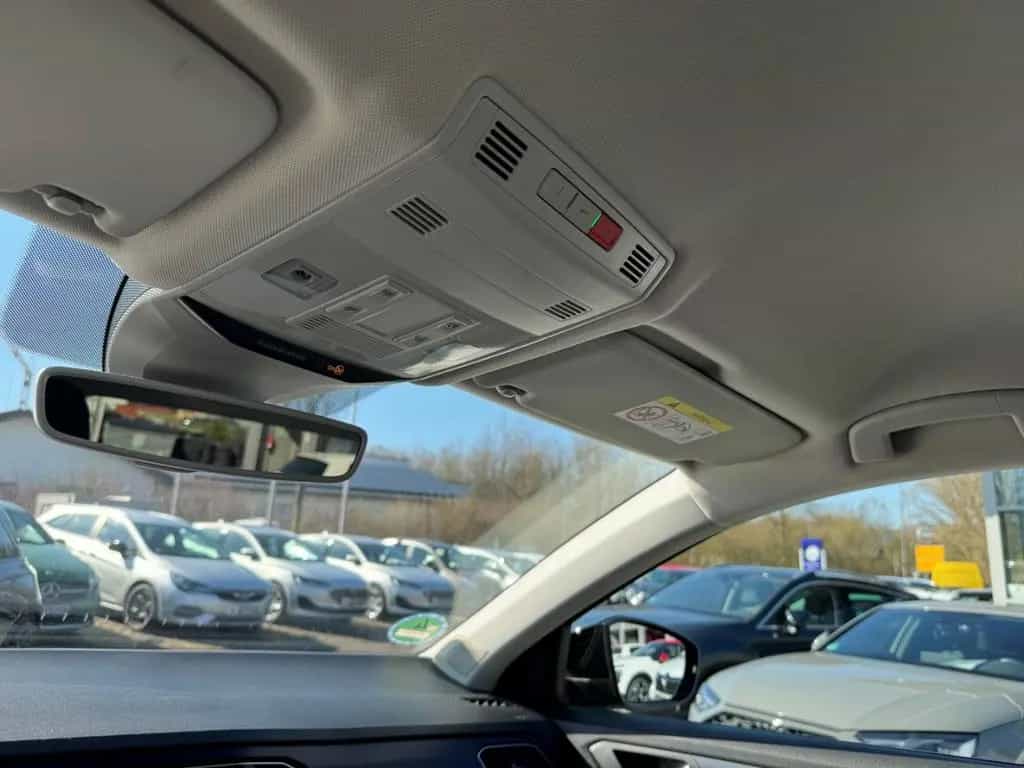 Volkswagen T-Roc United R line Sportpaket Navi LED Dyn. Kur 10/2020-photo-20