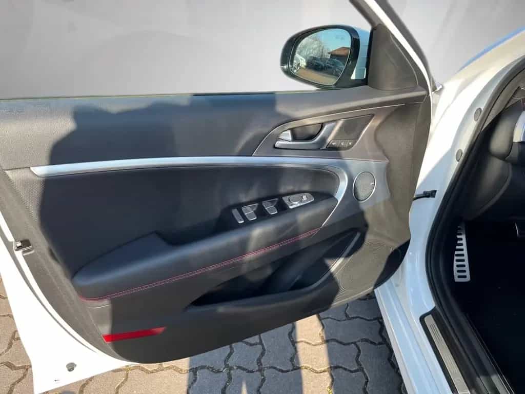 Genesis G70 2.2 D Sport AWD Sitzklima Kamera LED Memory 11/2024-photo-12