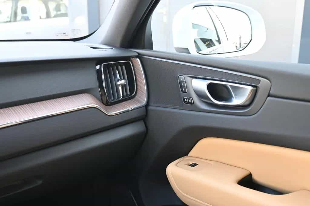 Volvo XC60 B4 Plus Bright*LED*Google*STHZ*NAVI 02/2023-photo-14