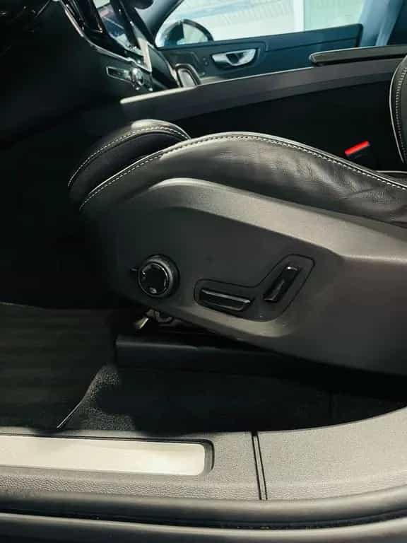 Volvo XC60 B4 RDesign AWD Pano Headup Cam AHK 07/2020-photo-11