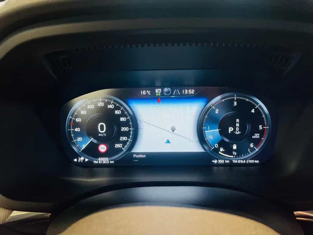 Volvo XC60 B4 RDesign AWD Pano Headup Cam AHK 07/2020-photo-19