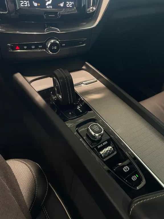 Volvo XC60 B4 RDesign AWD Pano Headup Cam AHK 07/2020-photo-21
