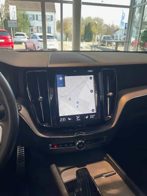Volvo XC60 B4 RDesign AWD Pano Headup Cam AHK 07/2020-photo-23