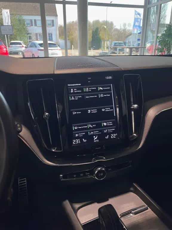 Volvo XC60 B4 RDesign AWD Pano Headup Cam AHK 07/2020-photo-25
