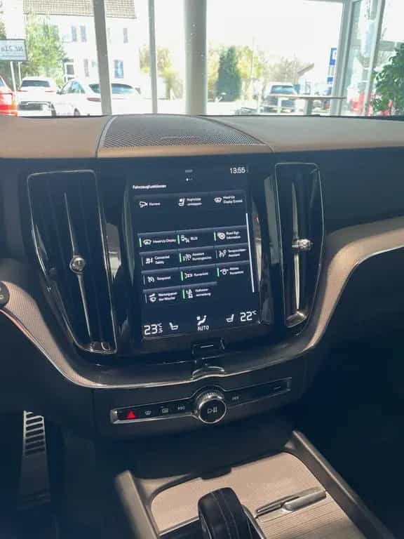 Volvo XC60 B4 RDesign AWD Pano Headup Cam AHK 07/2020-photo-26