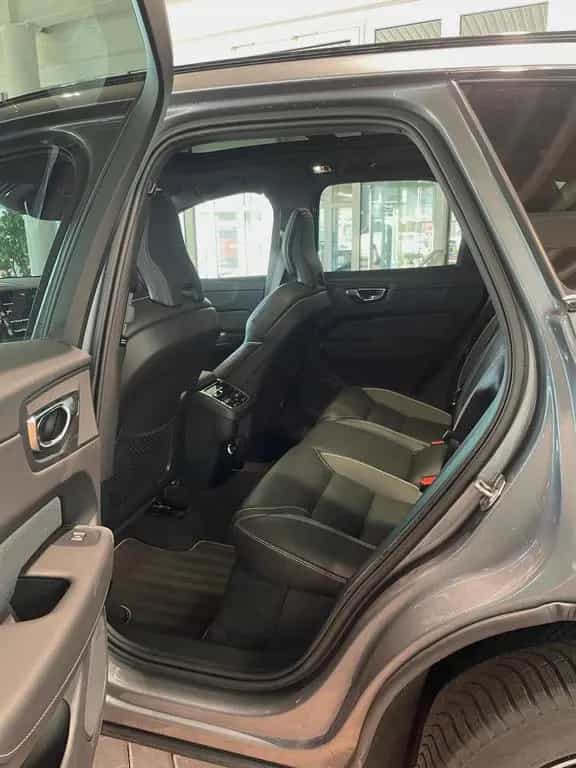Volvo XC60 B4 RDesign AWD Pano Headup Cam AHK 07/2020-photo-27