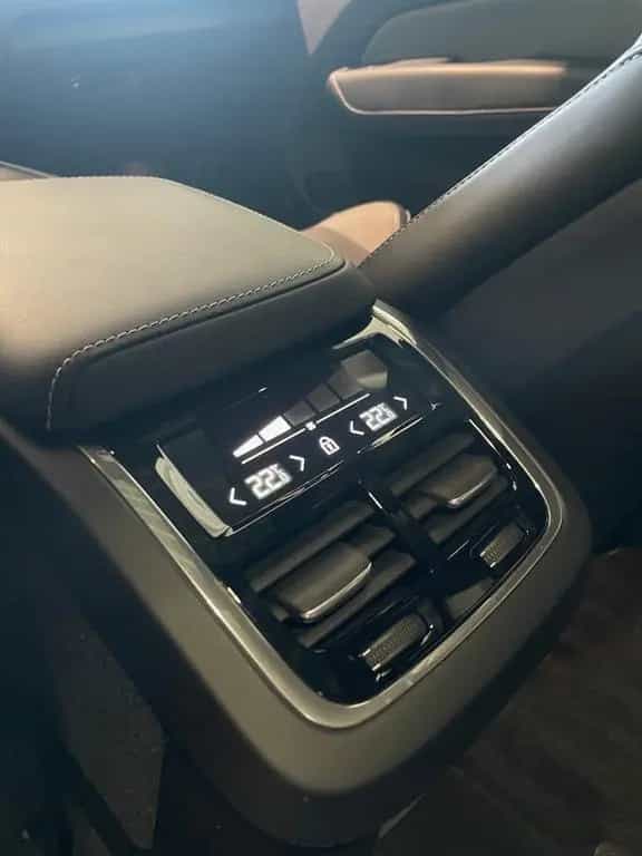 Volvo XC60 B4 RDesign AWD Pano Headup Cam AHK 07/2020-photo-28