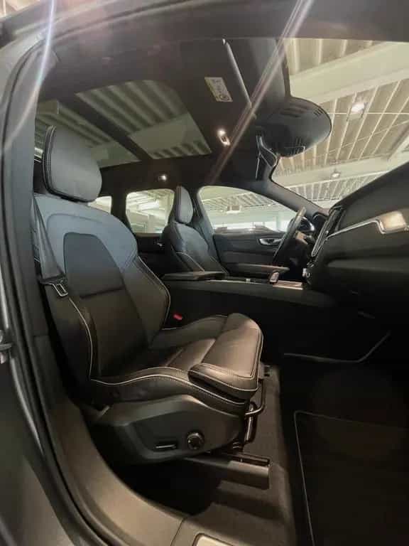 Volvo XC60 B4 RDesign AWD Pano Headup Cam AHK 07/2020-photo-37