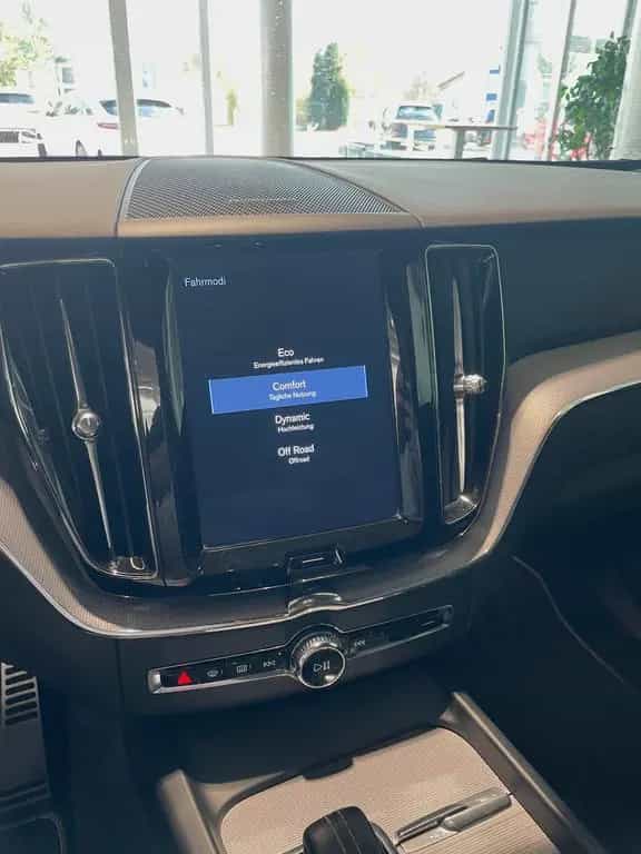 Volvo XC60 B4 RDesign AWD Pano Headup Cam AHK 07/2020-photo-40