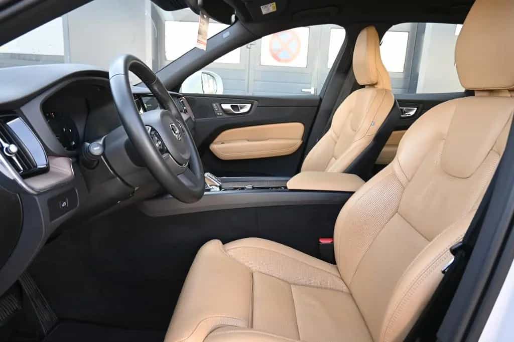 Volvo XC60 B4 Plus Bright*LED*Google*STHZ*NAVI*AHK 02/2023-photo-0