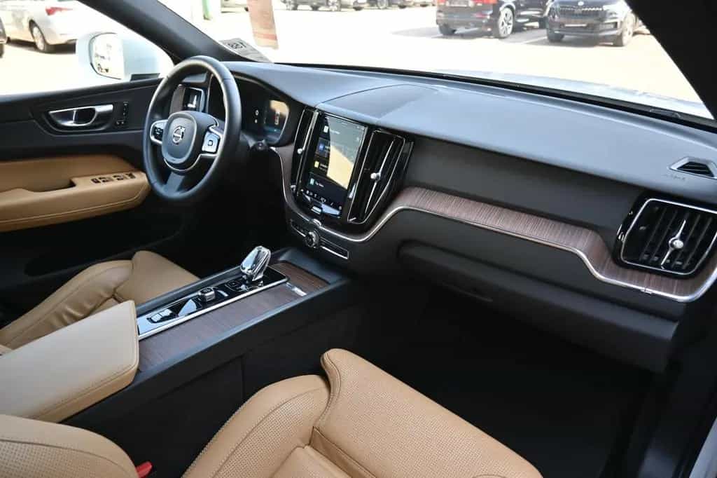 Volvo XC60 B4 Plus Bright*LED*Google*STHZ*NAVI*AHK 02/2023-photo-11