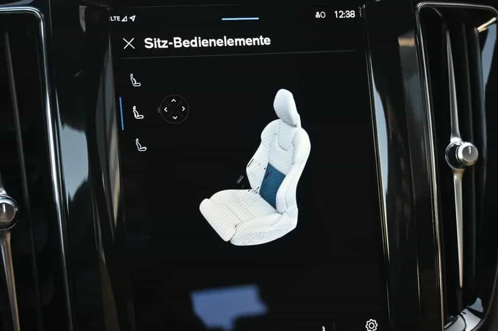 Volvo XC60 B4 Plus Bright*LED*Google*STHZ*NAVI*AHK 02/2023-photo-22