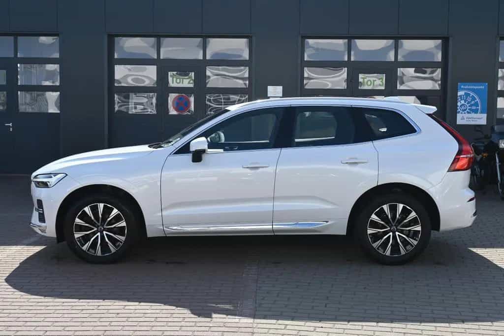 Volvo XC60 B4 Plus Bright*LED*Google*STHZ*NAVI*AHK 02/2023-photo-3