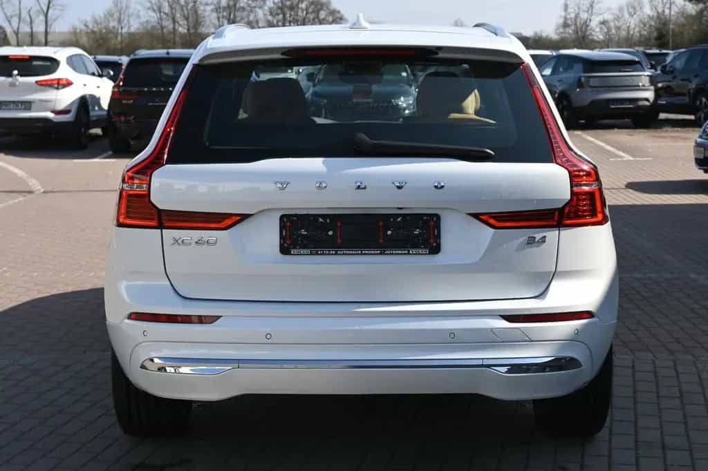 Volvo XC60 B4 Plus Bright*LED*Google*STHZ*NAVI*AHK 02/2023-photo-5