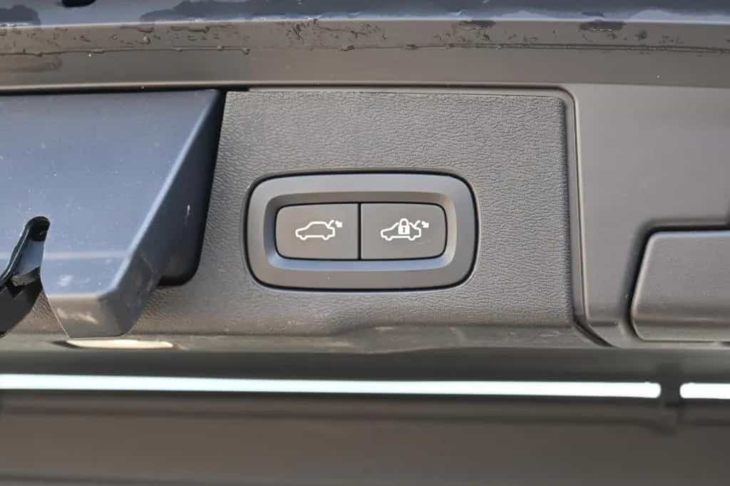 Volvo XC60 B4 Plus Bright*LED*Google*STHZ*NAVI*AHK 02/2023-photo-8