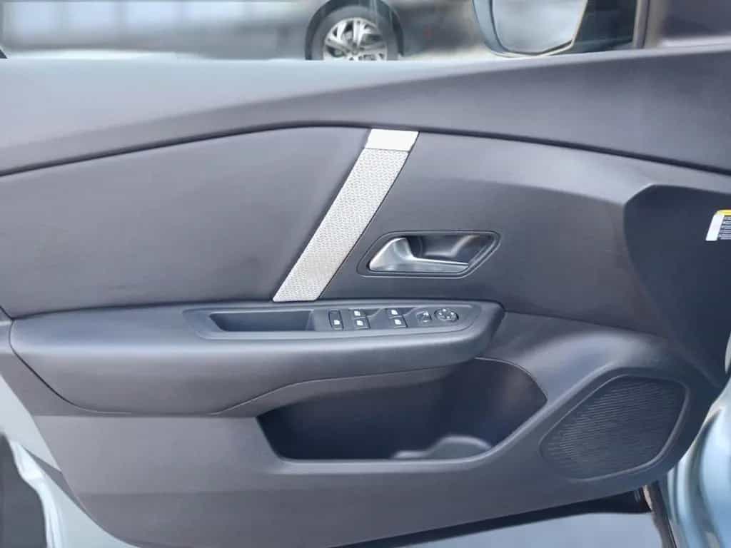 Citroën C4 Limousine Pure Tech 130 Shine 09/2023-photo-9