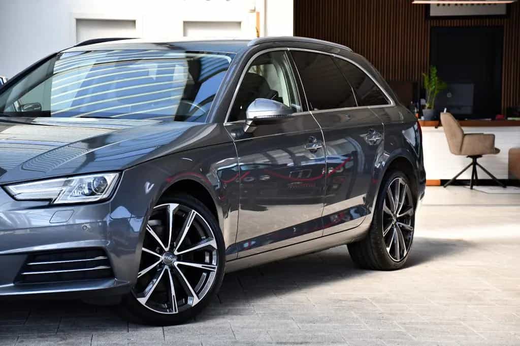 Audi A4 Avant sport Aut. S-Line MMI Virtual Akustik 08/2018-photo-32