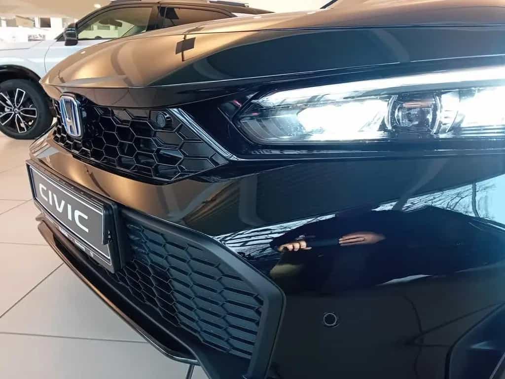 Honda Civic e:HEV Advance | Black Emblem | 8 Jahre Gar 03/2026-photo-2