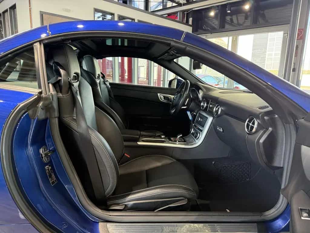Mercedes-Benz SLC-Class 180 AMG Line*LEDER*AIRSCARF*NAVI*LED*PANOR. 04/2016-photo-18