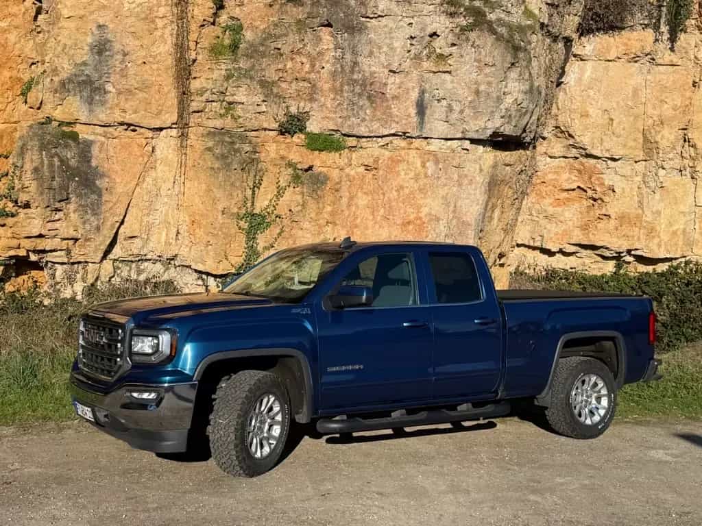 GMC Sierra 1500 SLE Z71 4x4 6 Sitzer AHK 2m Bed 07/2017-photo-1