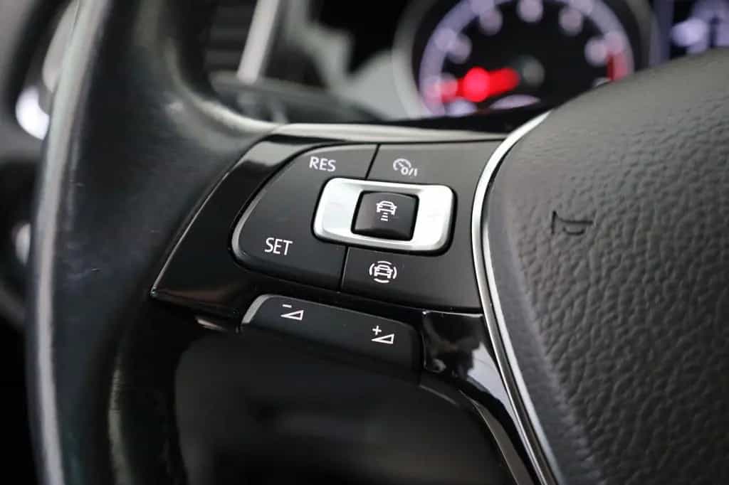 Volkswagen Golf VII Lim. IQ.DRIVE Navi,LED,ACC,SH,PDC,SR+WR 04/2019-photo-17