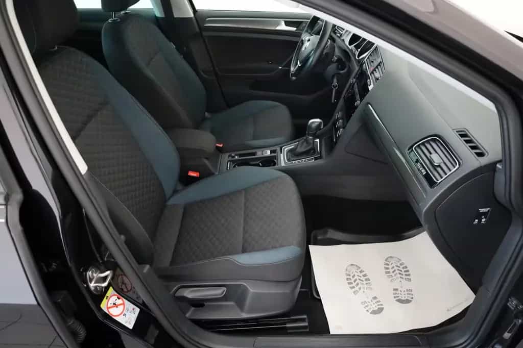 Volkswagen Golf VII Lim. IQ.DRIVE Navi,LED,ACC,SH,PDC,SR+WR 04/2019-photo-4